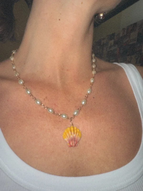 Simple Choker Necklace-Trudy Sunrise Shell Necklace