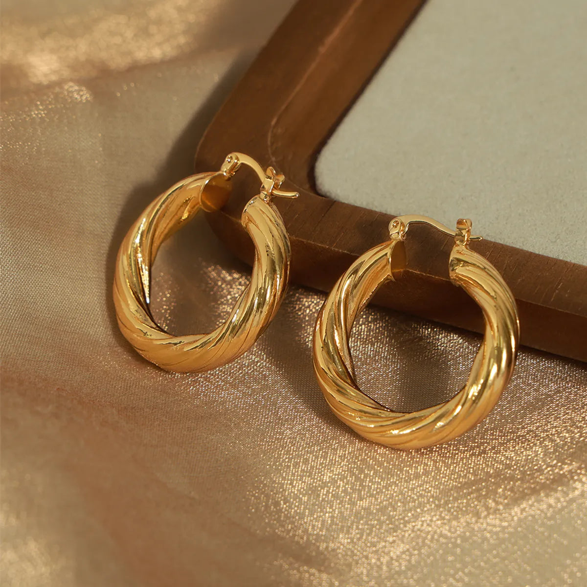 1 Pair Ig Style Simple Style O-shape Plating Copper 18k Gold Plated Earrings