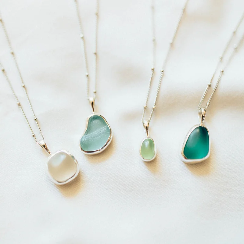 Modern Crystal Necklace-Sea Glass Necklace (Handmade)